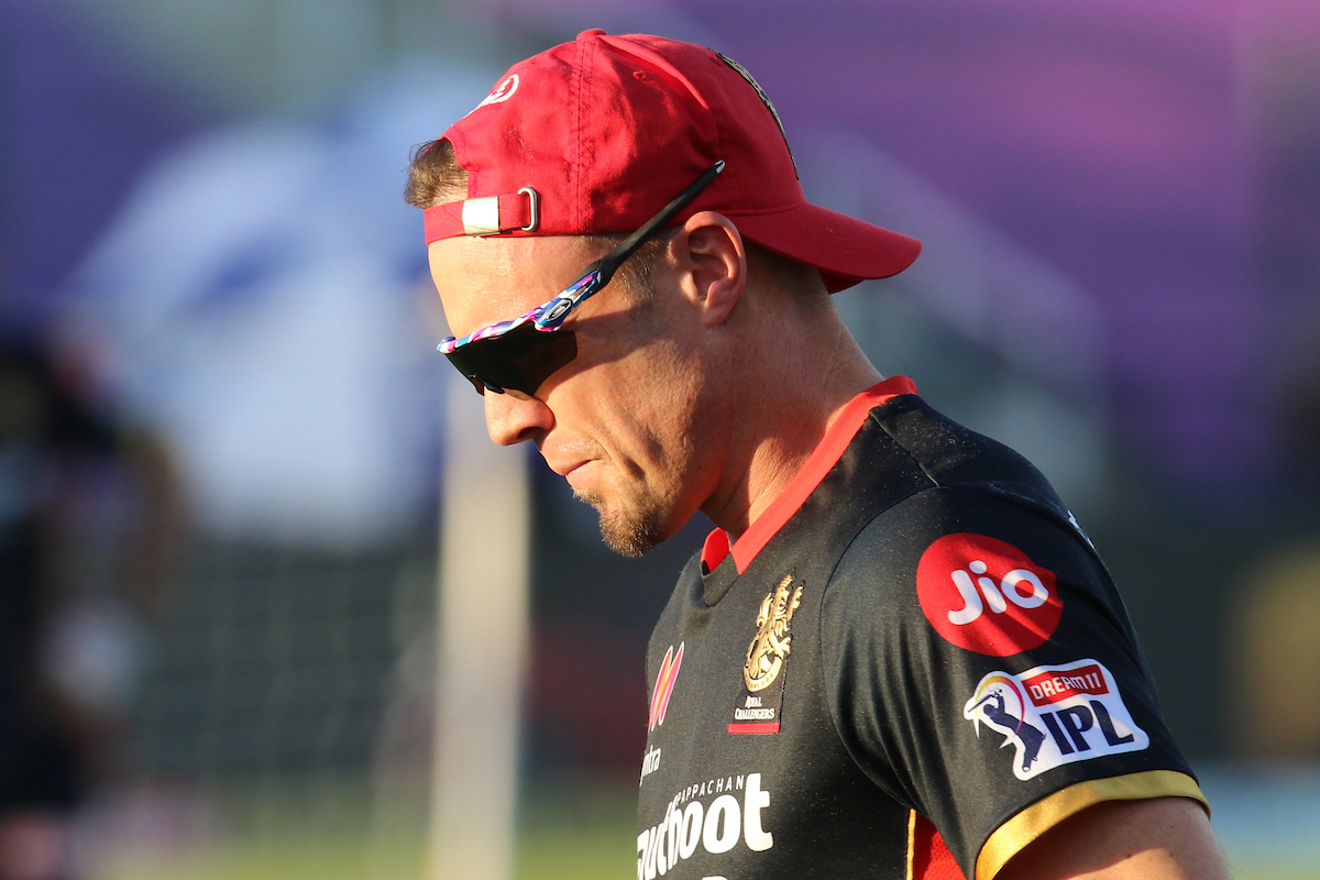 de Villiers smashed it to the road in Sharjah
