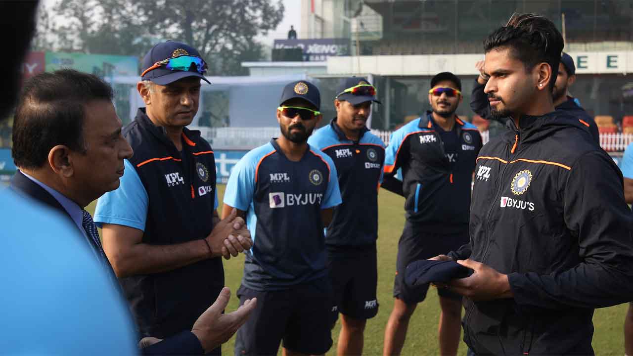 IND vs NZ | Twitter reacts as emotional Shreyas Iyer kisses maiden Test cap upon receiving it from Sunil Gavaskar