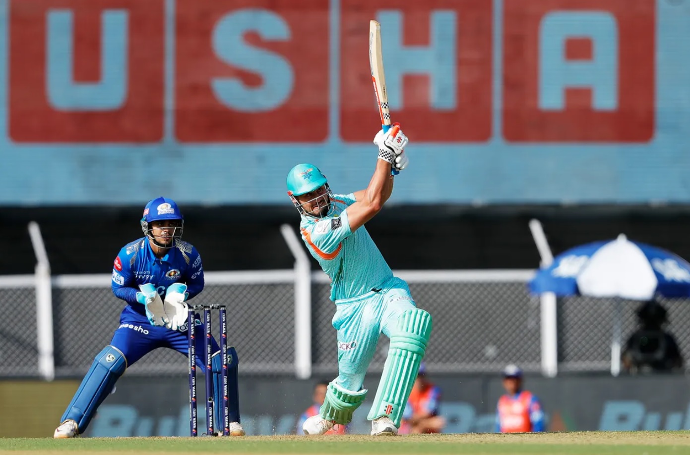 Marcus Stoinis smashing Murugan Ashwin a 104-meter six in IPL 2022