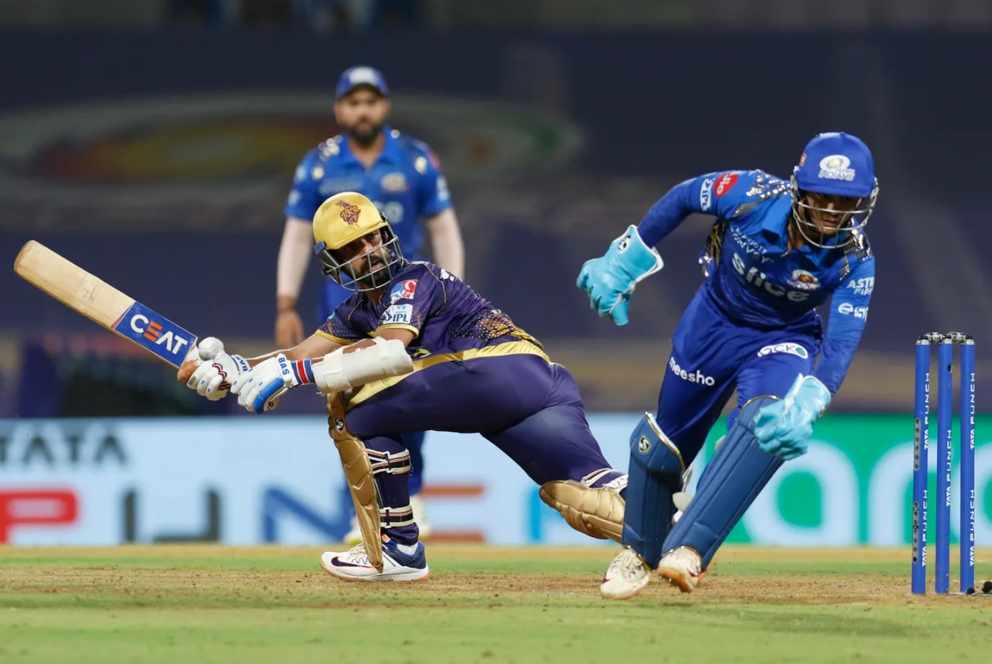 Ajinkya Rahane loses wicket after attempting to reverse-sweep vs MI.