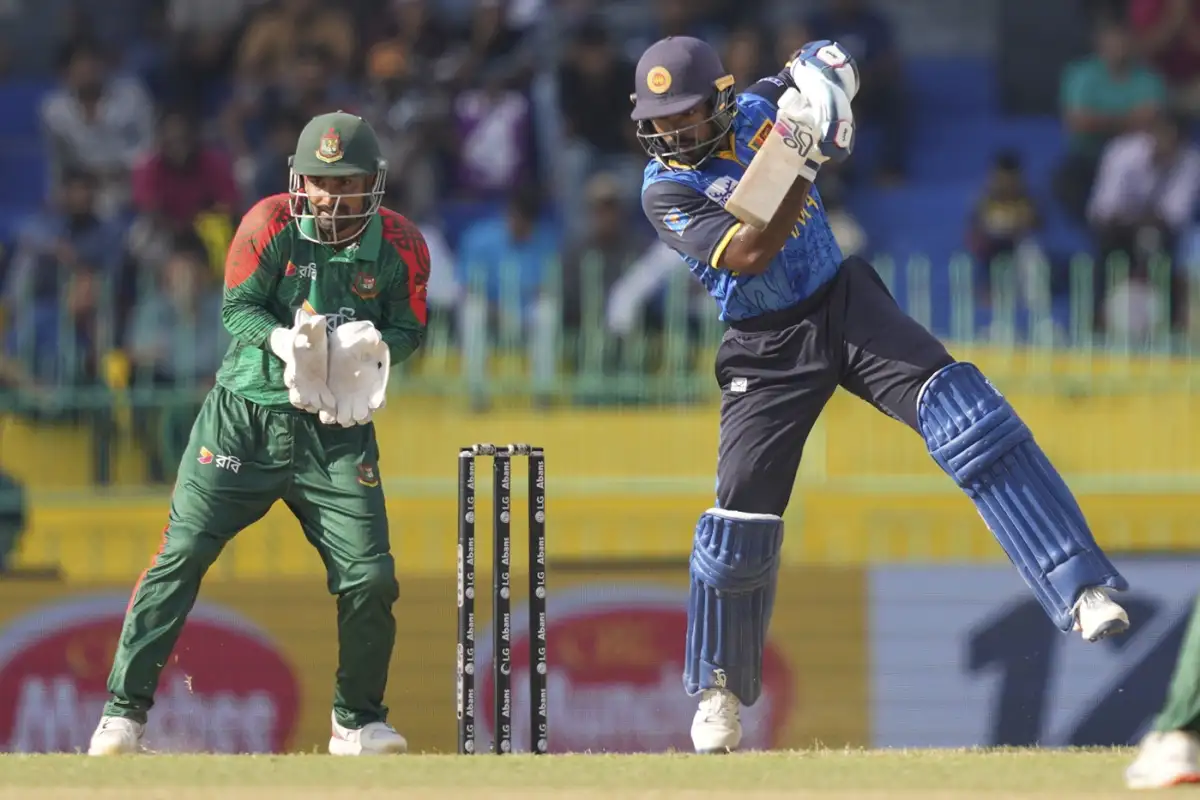 SL vs BAN | Twitter in splits as Liyanage innocuously trots onto stumps to end short stay