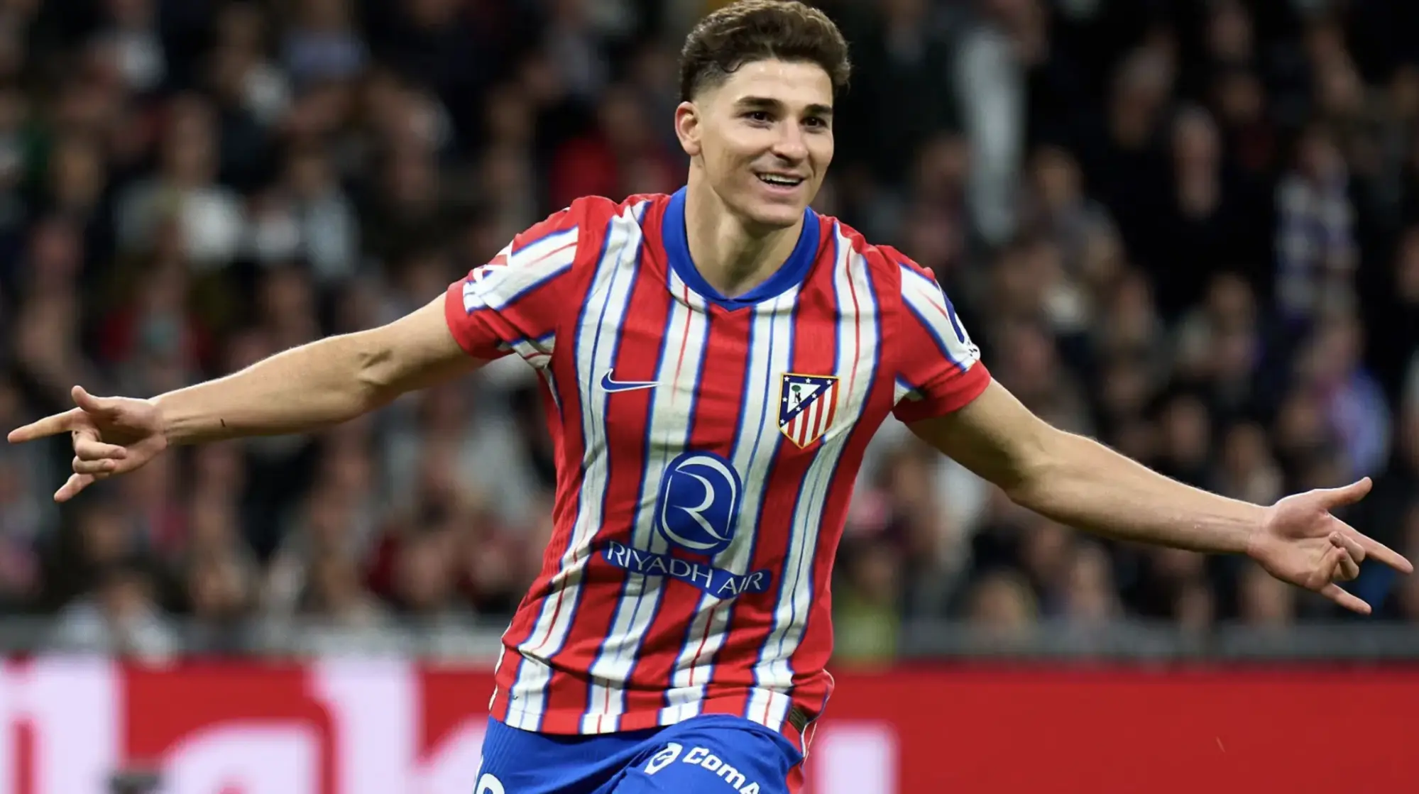 Barcelona Targets Julián Álvarez as Lewandowski’s Successor