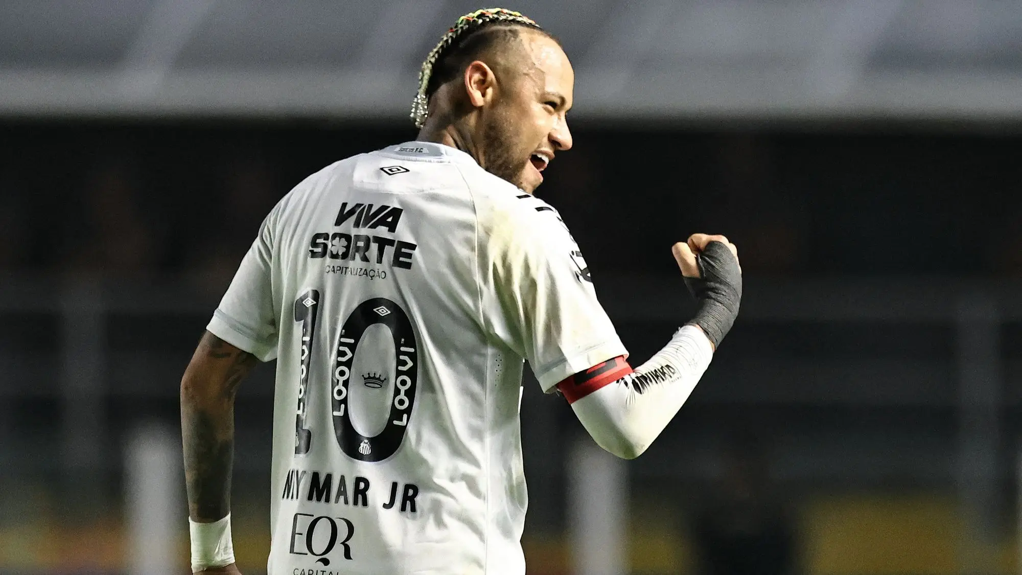 Neymar Trolled as Santos Lose to Vitoria.