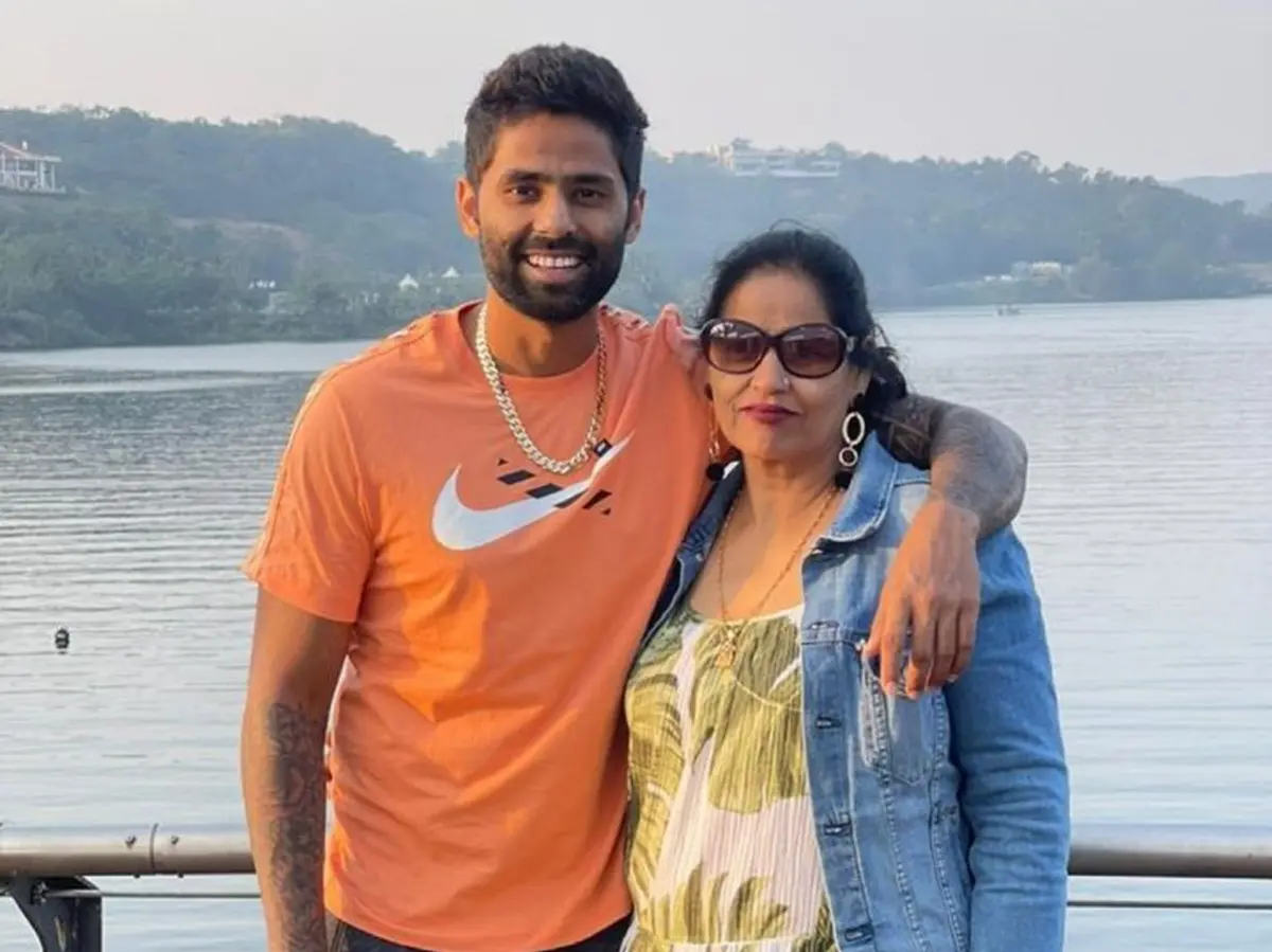 Suryakumar Yadav’s Mother Wins Hearts with Her Gesture for Shreyas Iyer.