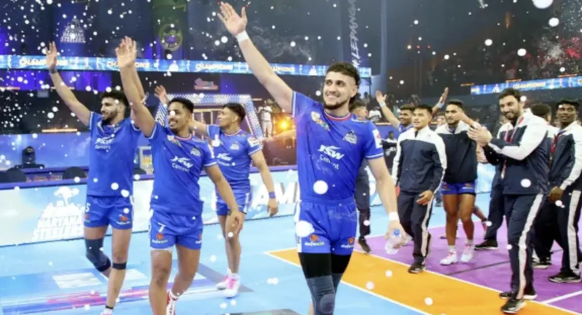 Which Team Leads the PKL 12 Points Table After Day 27?