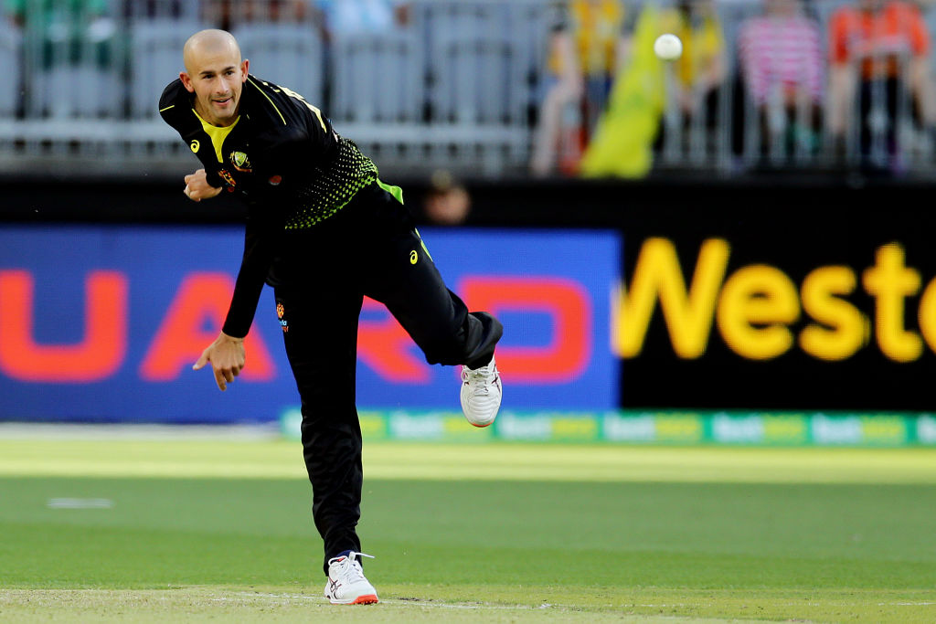 Twitter reacts to Ashton Agar running into empty stands to rescue launched ball