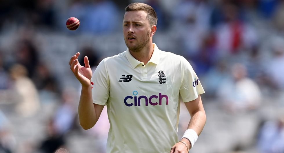 Ollie Robinson breaks bails off