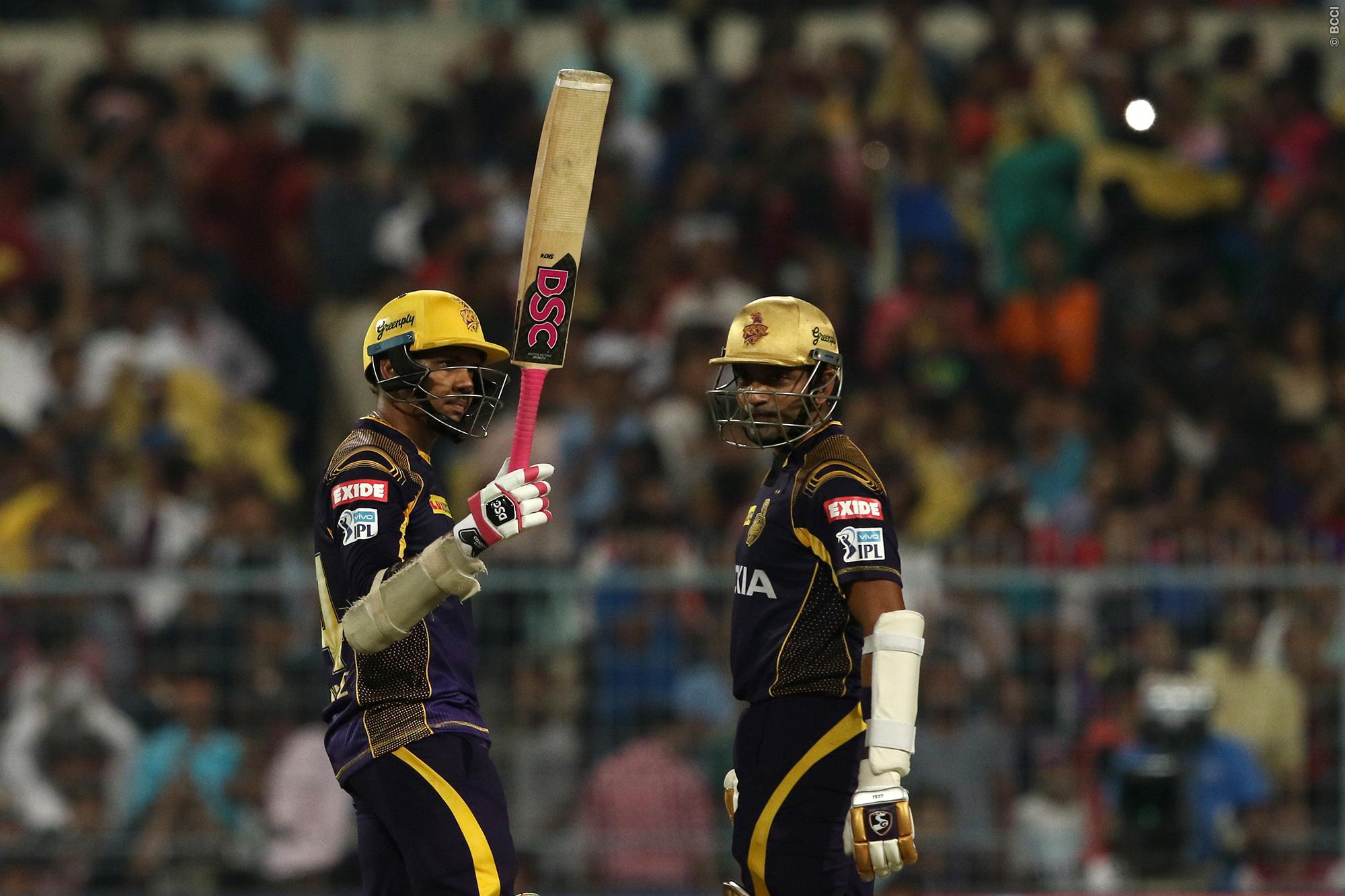 Sunil Narine and Robin Uthappa having a chat while batting during IPL.