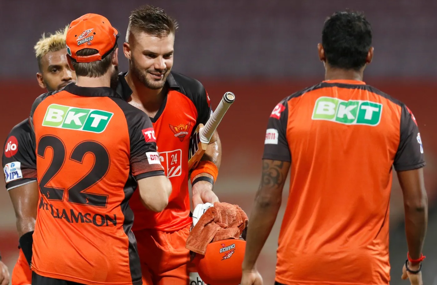 Kane Williamson congratulating Aiden Markram after PBKS game in IPL 2022