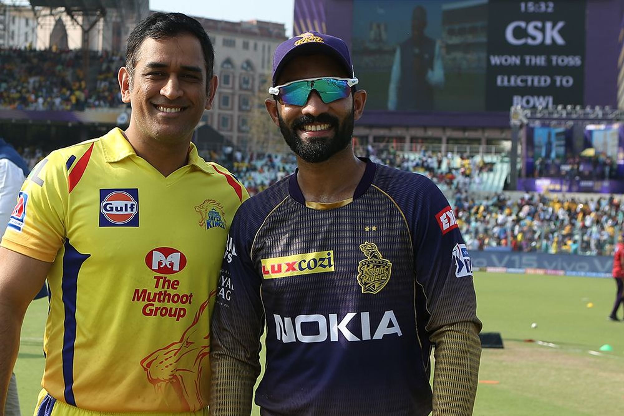 Dinesh Karthik and MS Dhoni at toss