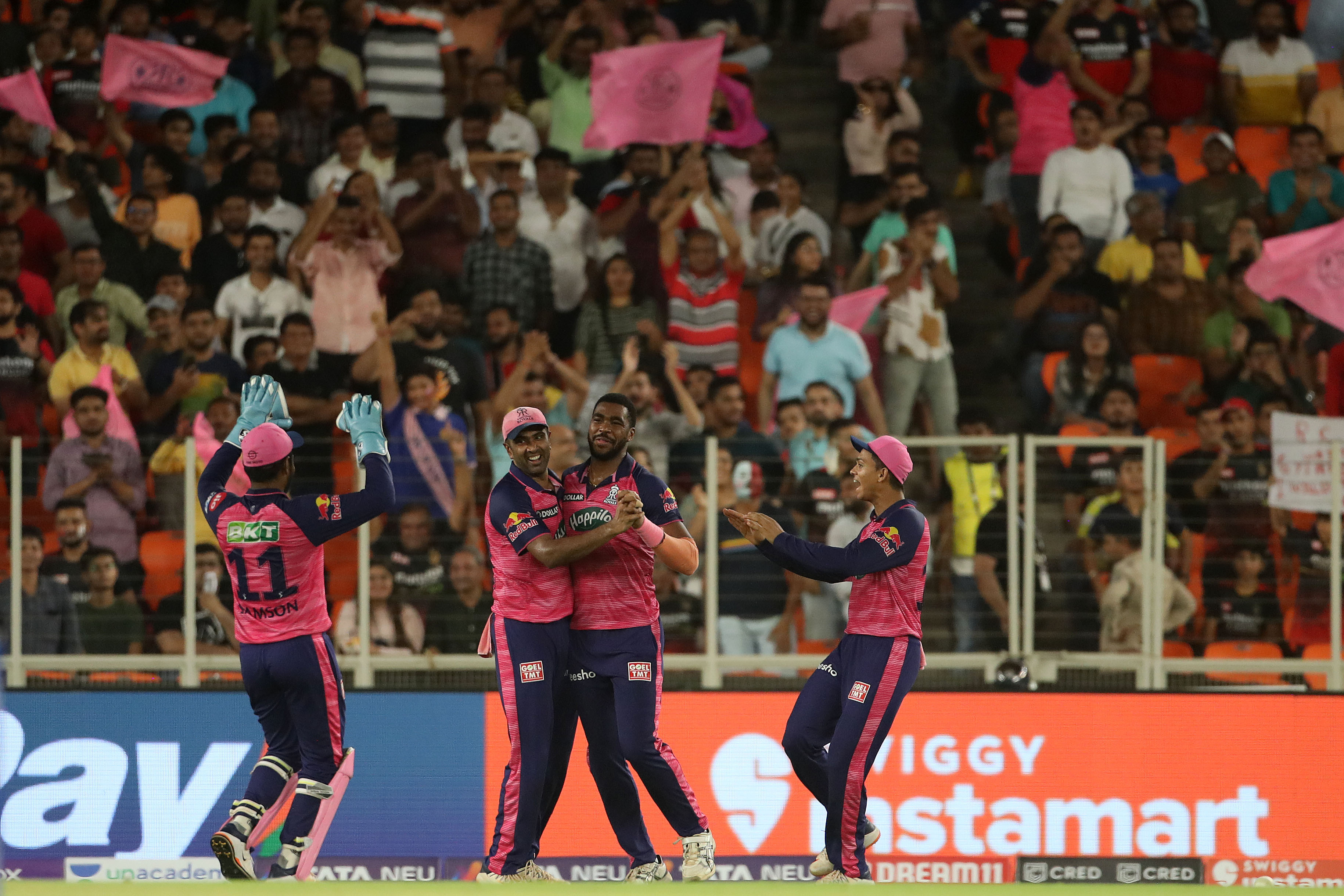 Obed McCoy took a brilliant catch to dismiss Glenn Maxwell.