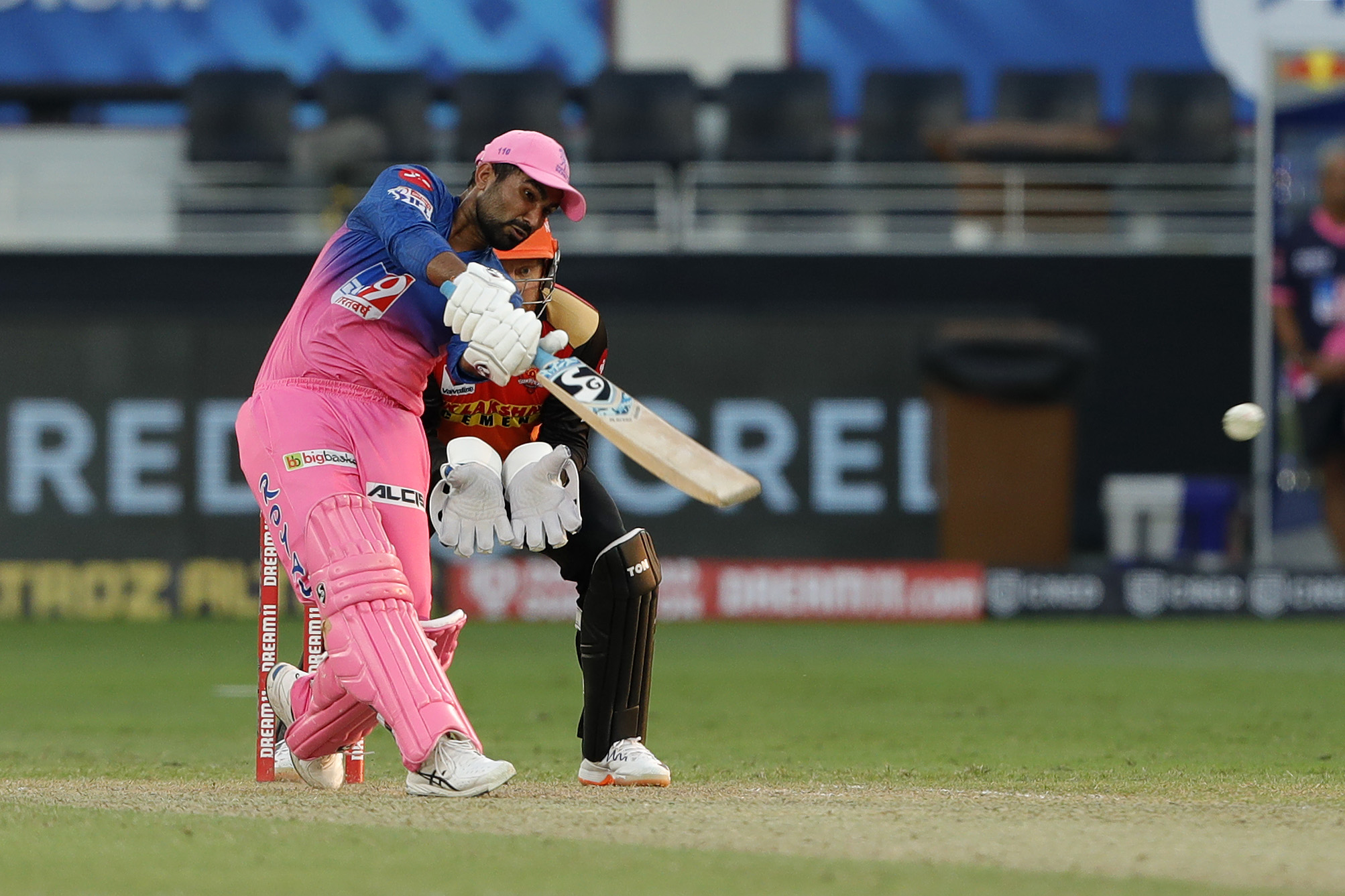 Varun Chakravarthy and Tewatia failing fitness tests proves they have no dedication, claims Brad Hogg