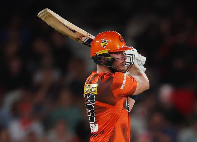 BBL Qualifier | Twitter in shock as Finn Allen breaks shackles with audacious six off Mitchell Starc