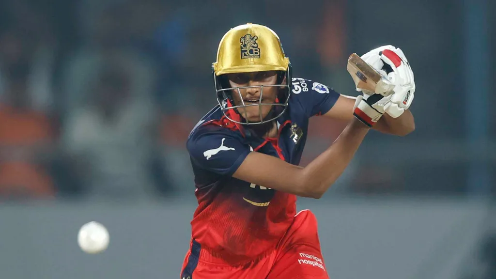 WPL | Twitter in awe as Royal Challengers Bengaluru make it five-in-five with clinical win over Gujarat Giants 