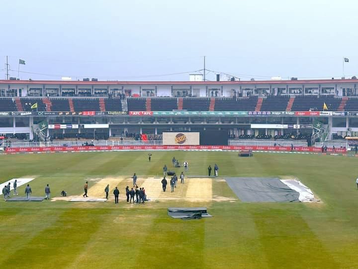 PSL 2024 | Twitter reacts to PSL fans’ unique ways of beating the rain amidst game delay 