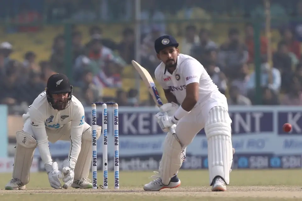 India gets 258/4 on day 1 against New Zealand.